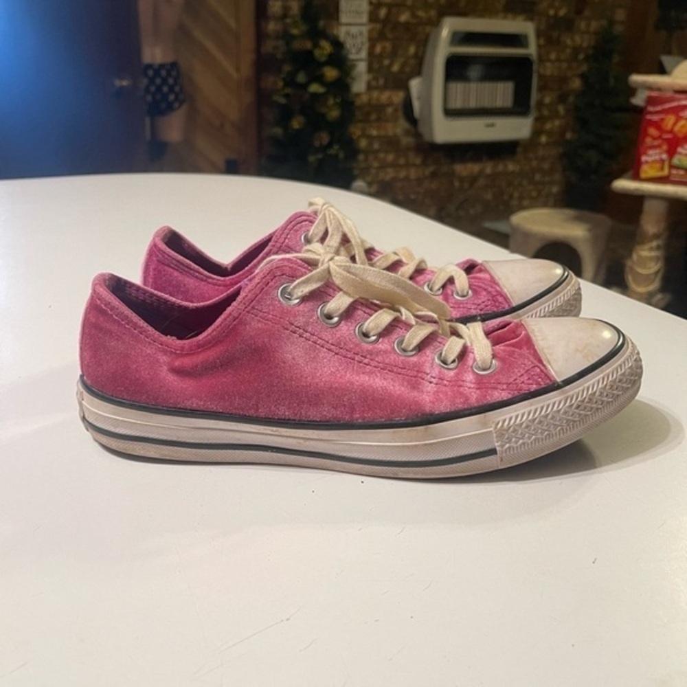 Converse Women’s 8 Purple Velvet Low Top Sneakers